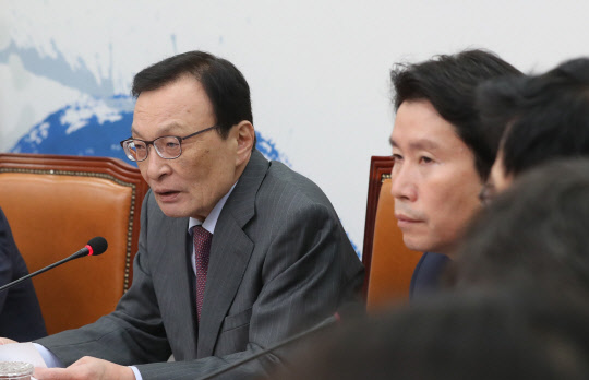 이해찬 민주당 대표가 16일 국회에서 열린 최고위원회의에서 발언하고 있다. 연합뉴스